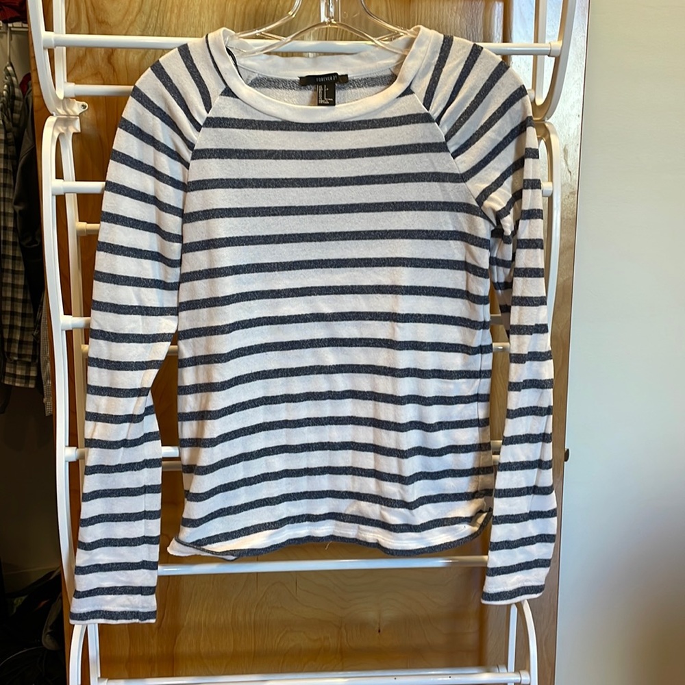Forever 21 crew neck sweater
